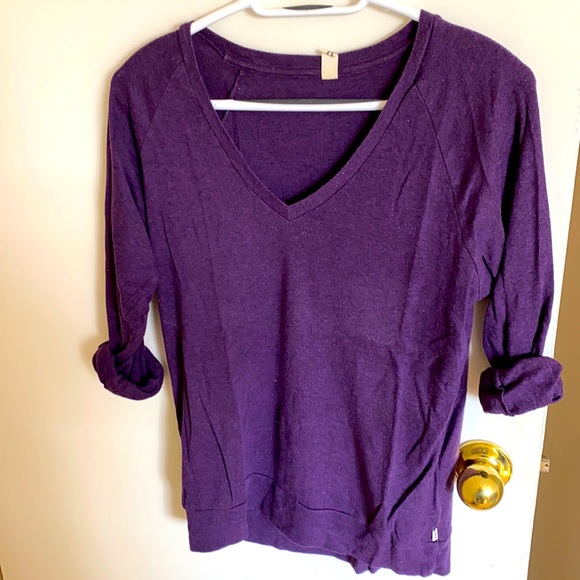 Long sleeve v neck shirt - Picture 1 of 1